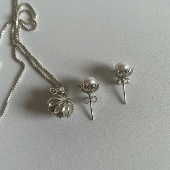 Sterling silver,fresh water pearl with CZ  set - Picture 5 of 9